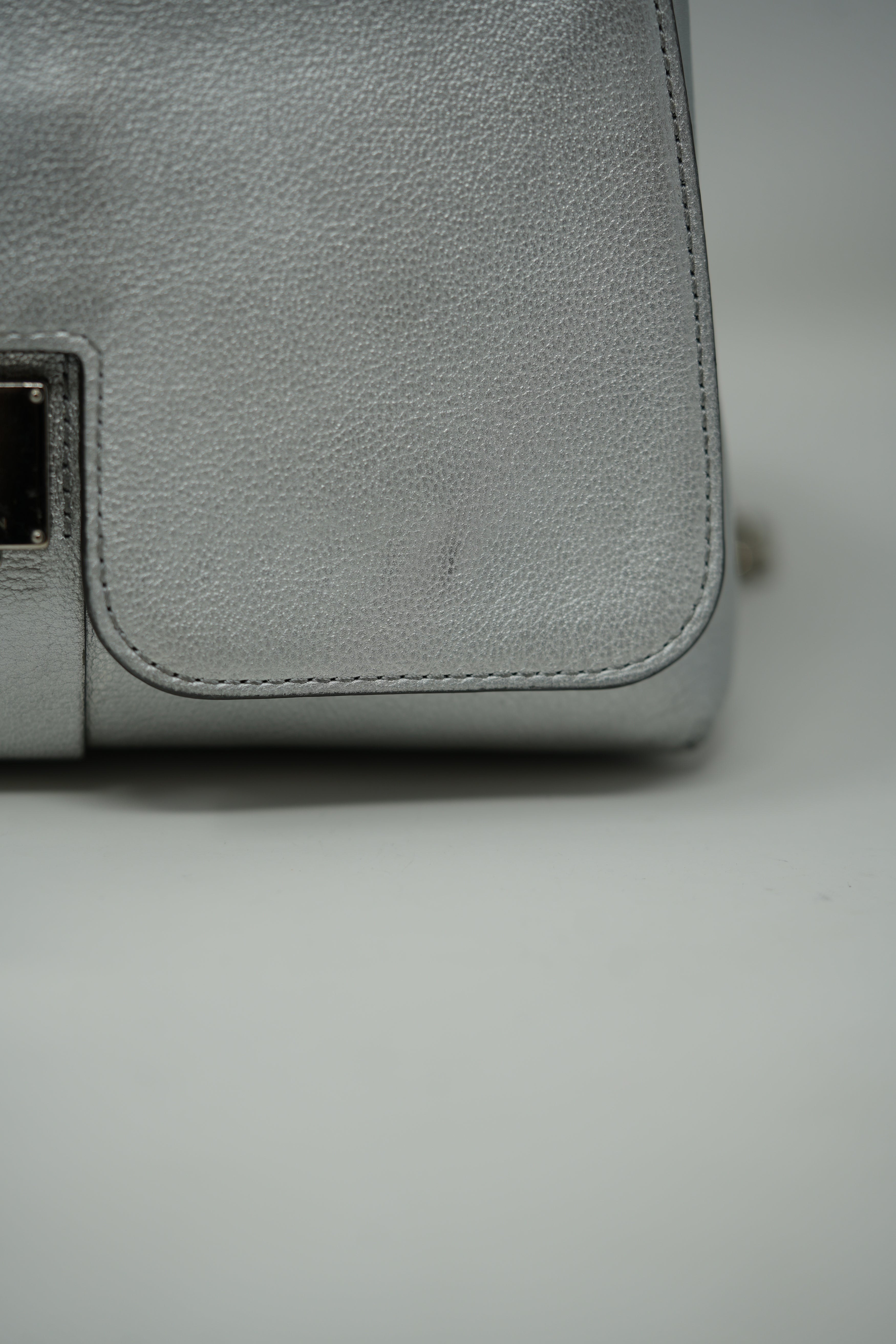 Louis Vuitton 2016 Silver Leather Very Chain Bag