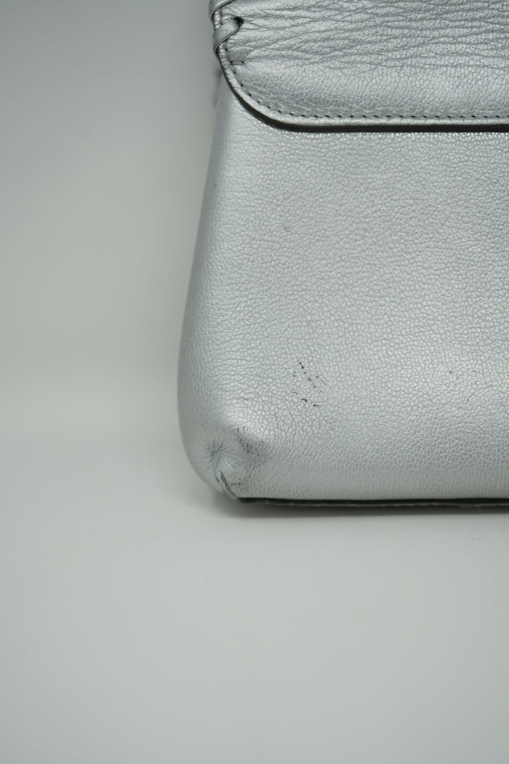 Louis Vuitton 2016 Silver Leather Very Chain Bag