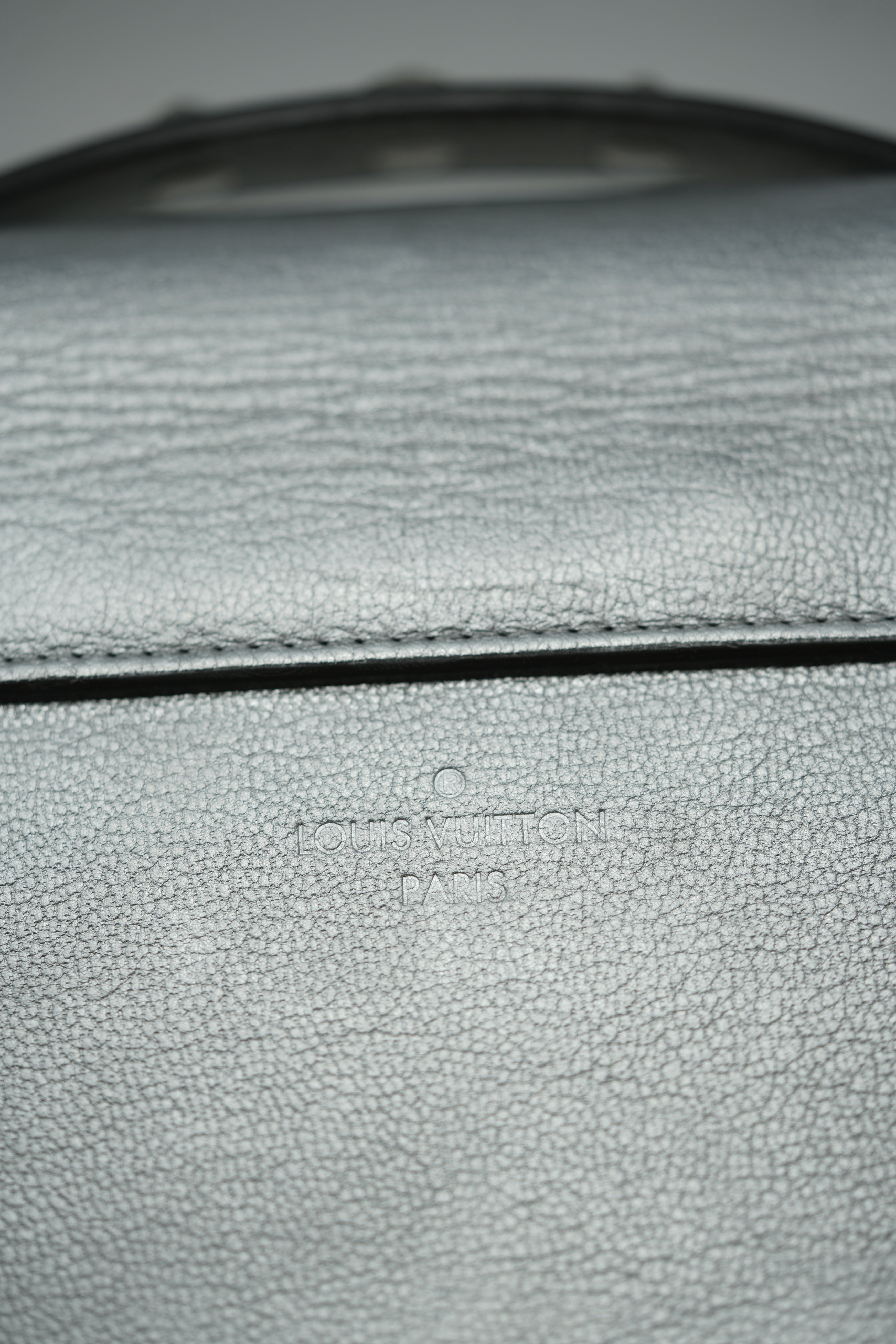 Louis Vuitton 2016 Silver Leather Very Chain Bag