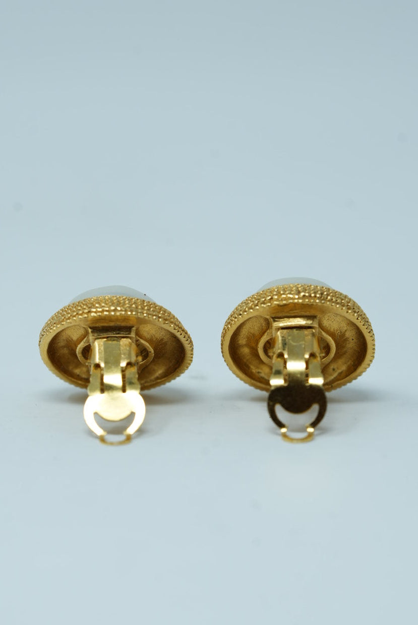 Pre-Owned Chanel Faux Pearl Button Earrings Clip-On