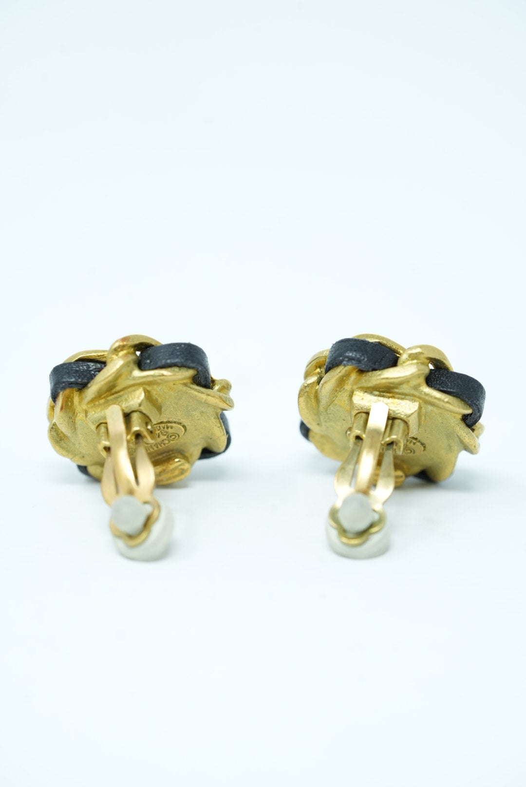 Pre-Owned Chanel 1994 Pearl Flower Earrings Clip-On
