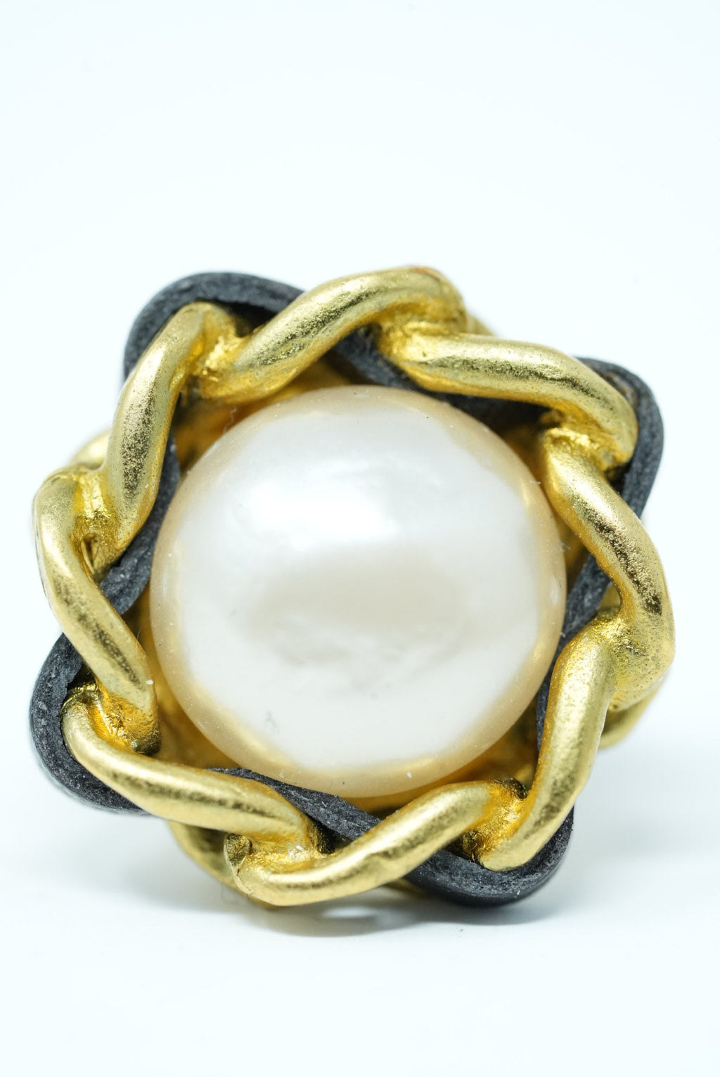 Pre-Owned Chanel 1994 Pearl Flower Earrings Clip-On