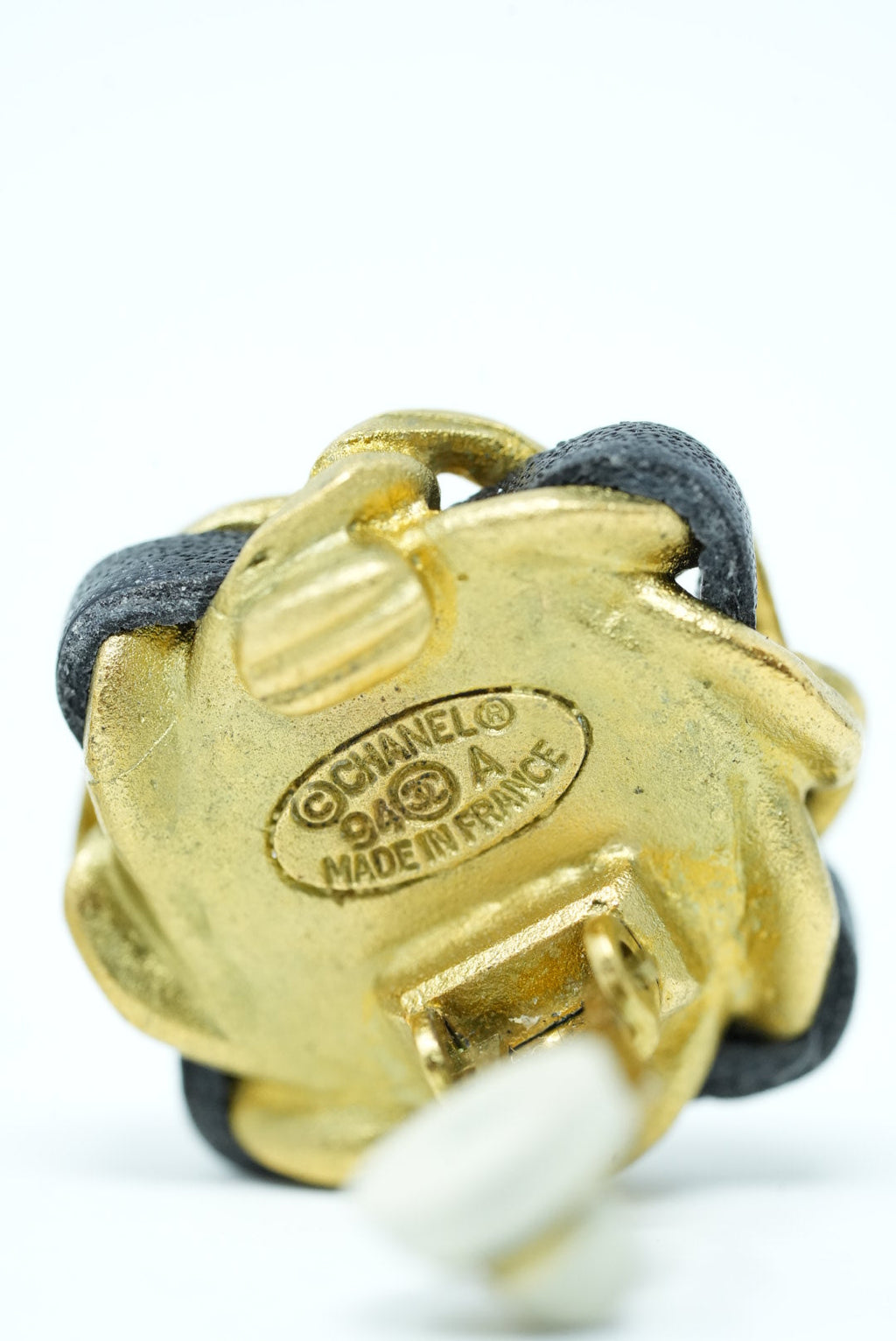 Pre-Owned Chanel 1994 Pearl Flower Earrings Clip-On