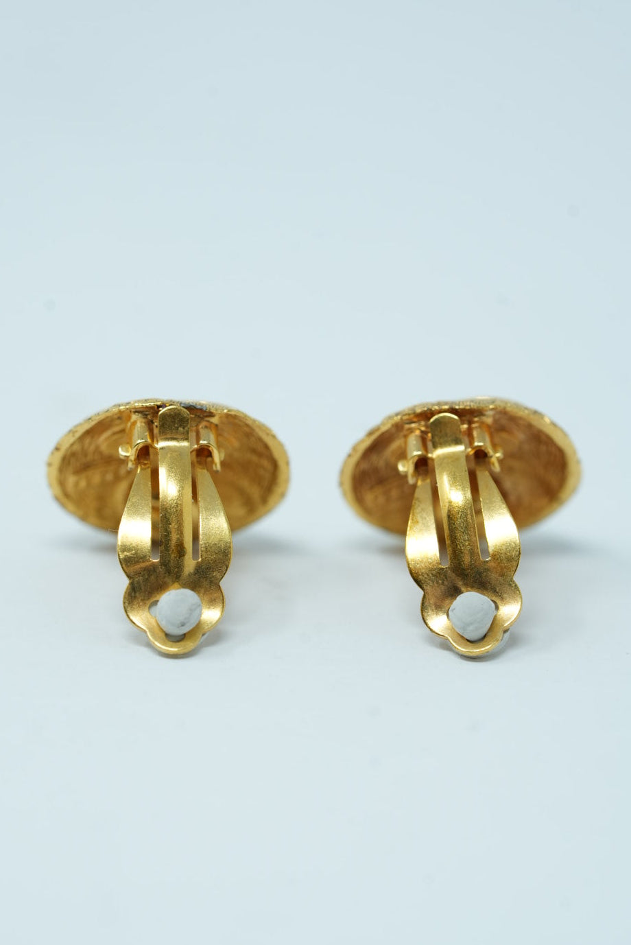 Pre-Owned Chanel CC Round Earrings Clip-On