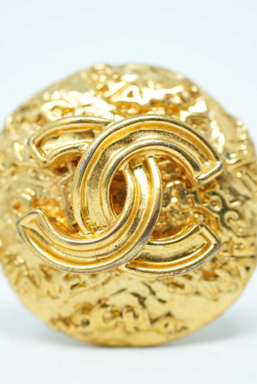 Pre-Owned Chanel 1995 Round CC Earrings Clip-On