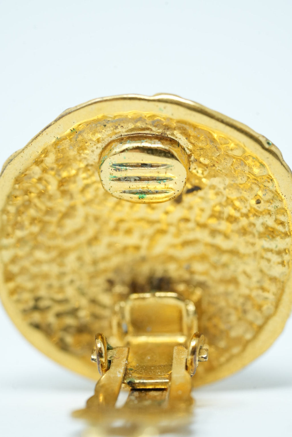 Pre-Owned Chanel 1995 Round CC Earrings Clip-On