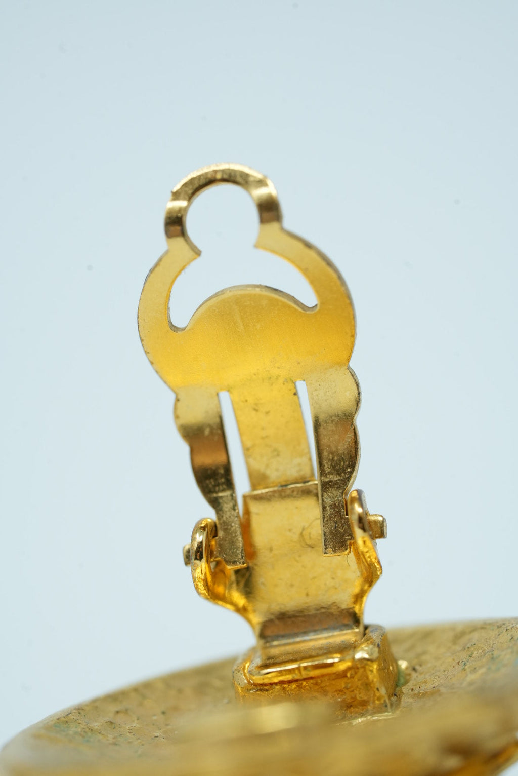 Pre-Owned Chanel 1995 Round CC Earrings Clip-On