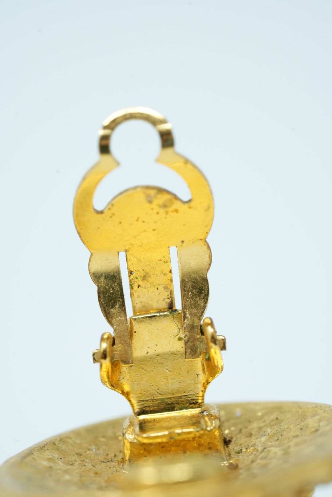 Pre-Owned Chanel 1995 Round CC Earrings Clip-On