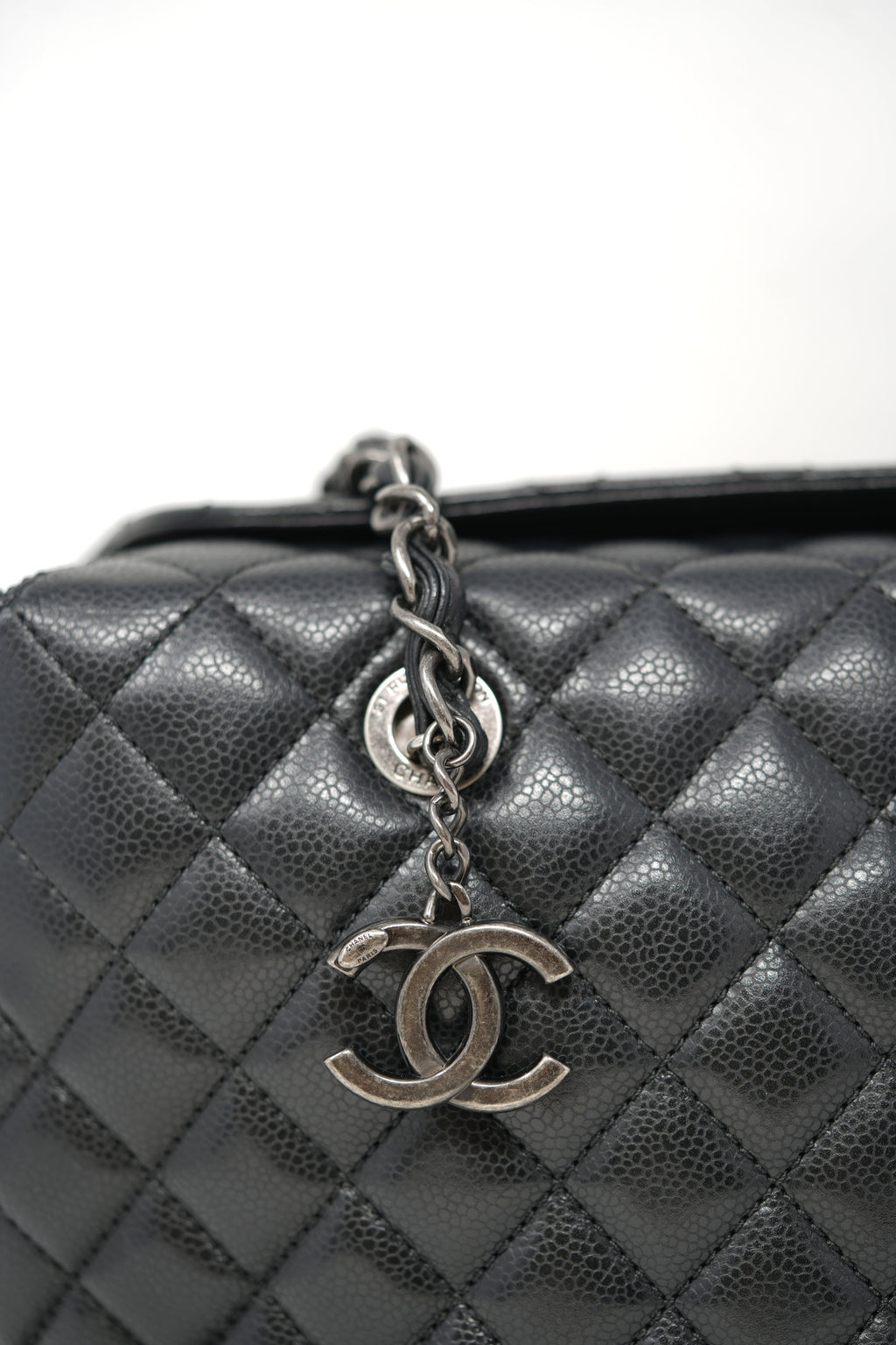 Pre-Owned 2015–2016 Chanel Black Caviar Quilted Shopping Bag