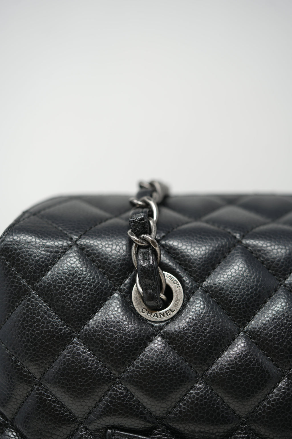 Pre-Owned 2015–2016 Chanel Black Caviar Quilted Shopping Bag