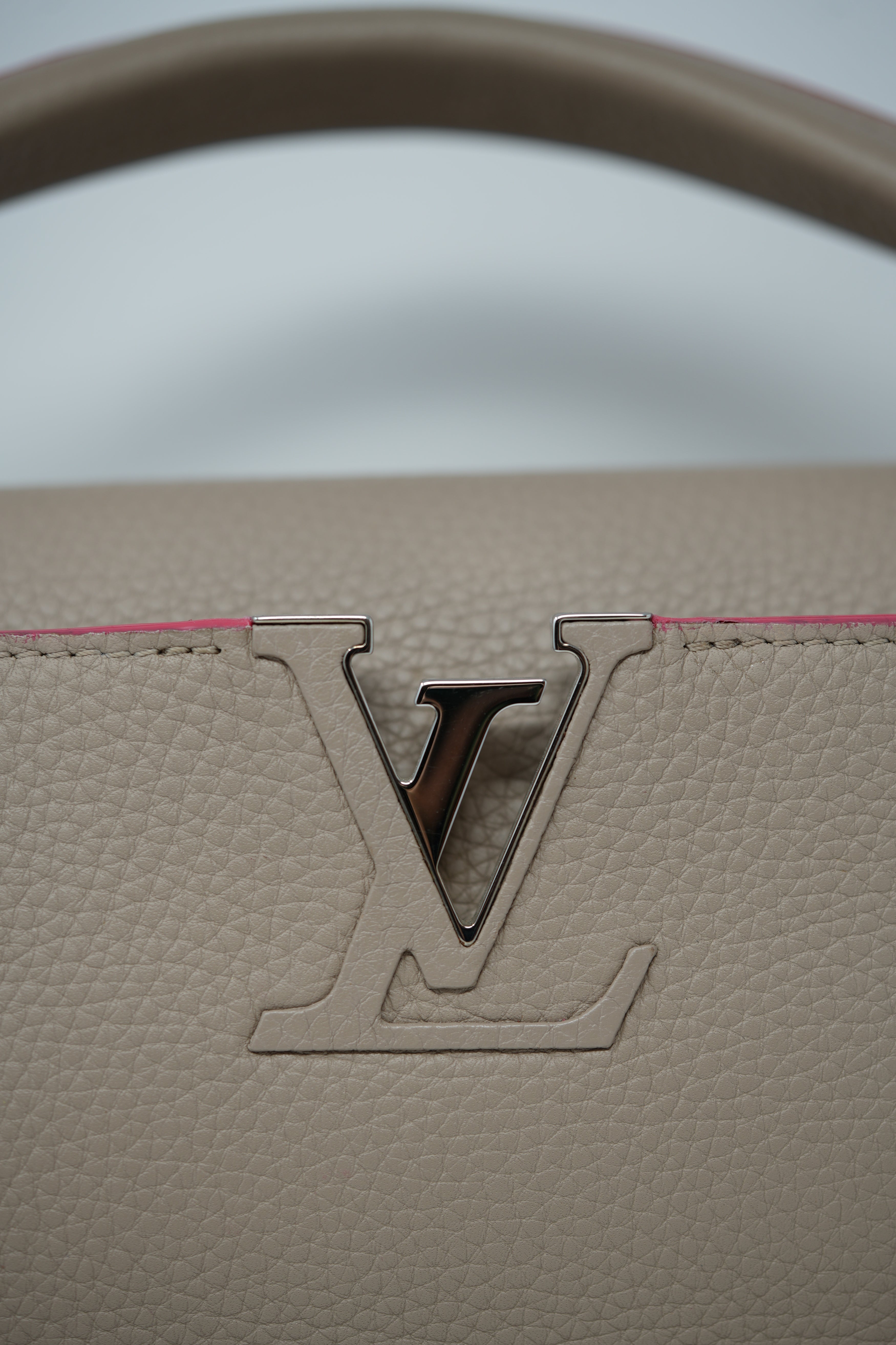 Louis Vuitton 2014 Beige Taurillon Leather Capucines MM Top Handle Bag