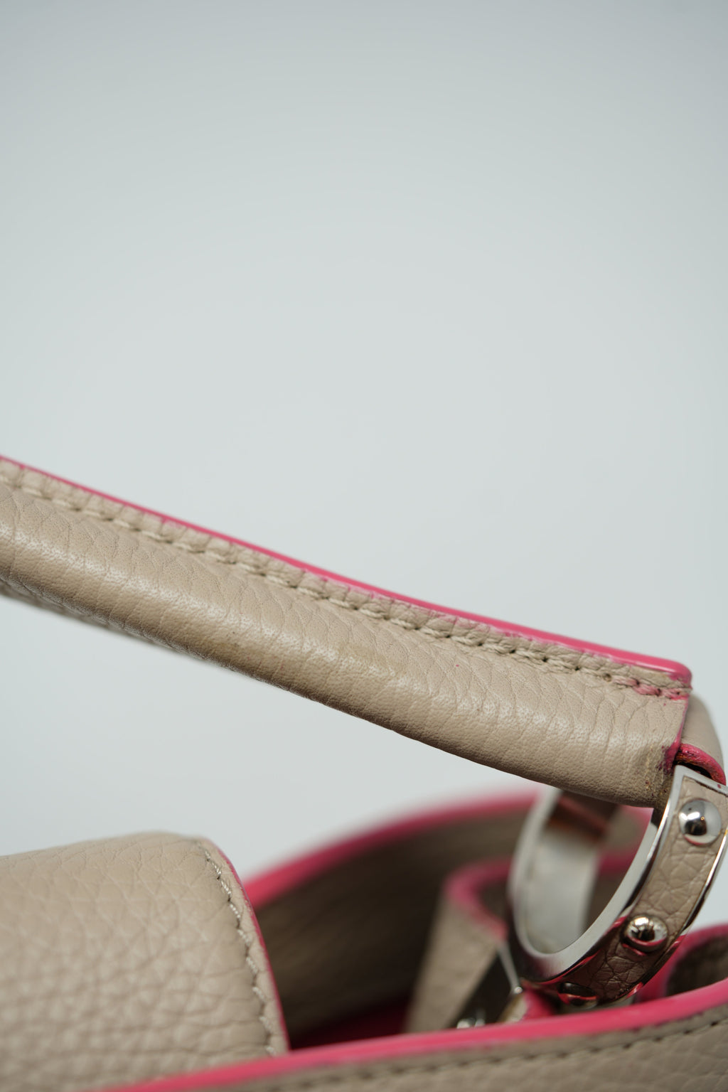 Louis Vuitton 2014 Beige Taurillon Leather Capucines MM Top Handle Bag