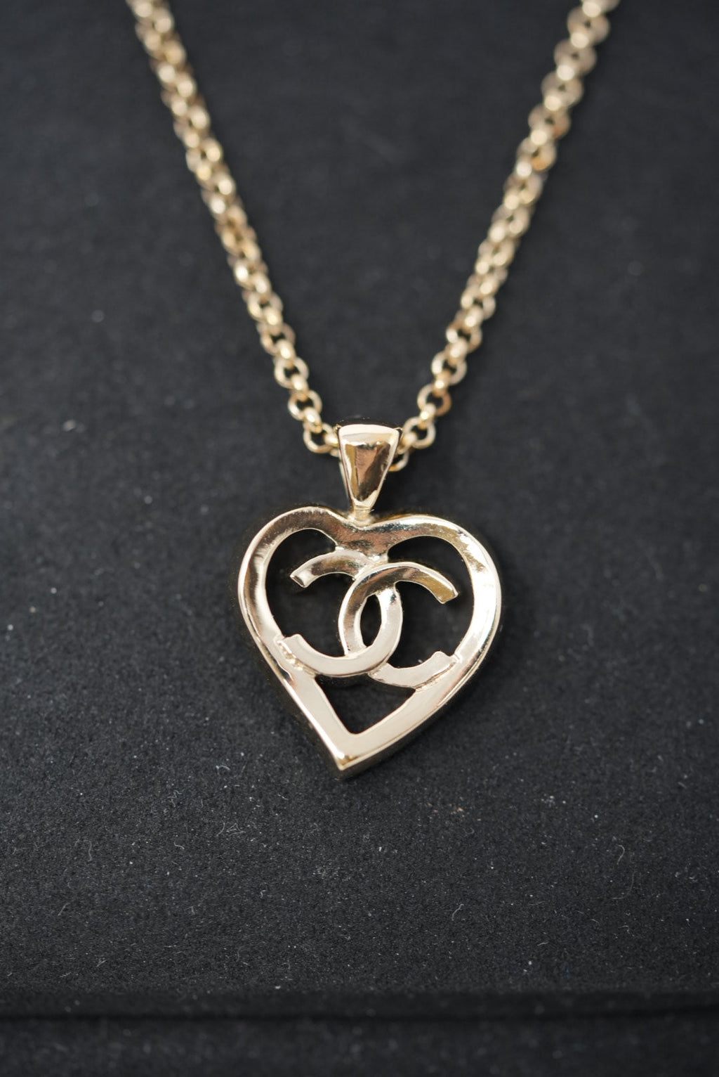 Pre-Owned Chanel 22P Heart CC Logo Necklace