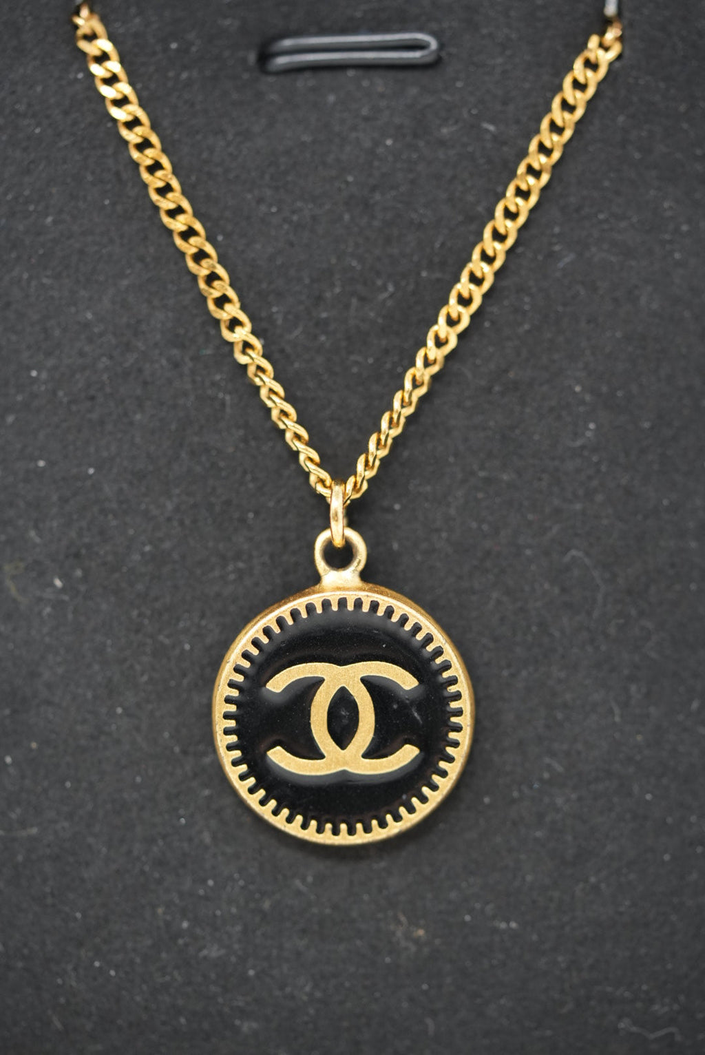 Pre-Owned Chanel 2001 Button CC Logo Necklace