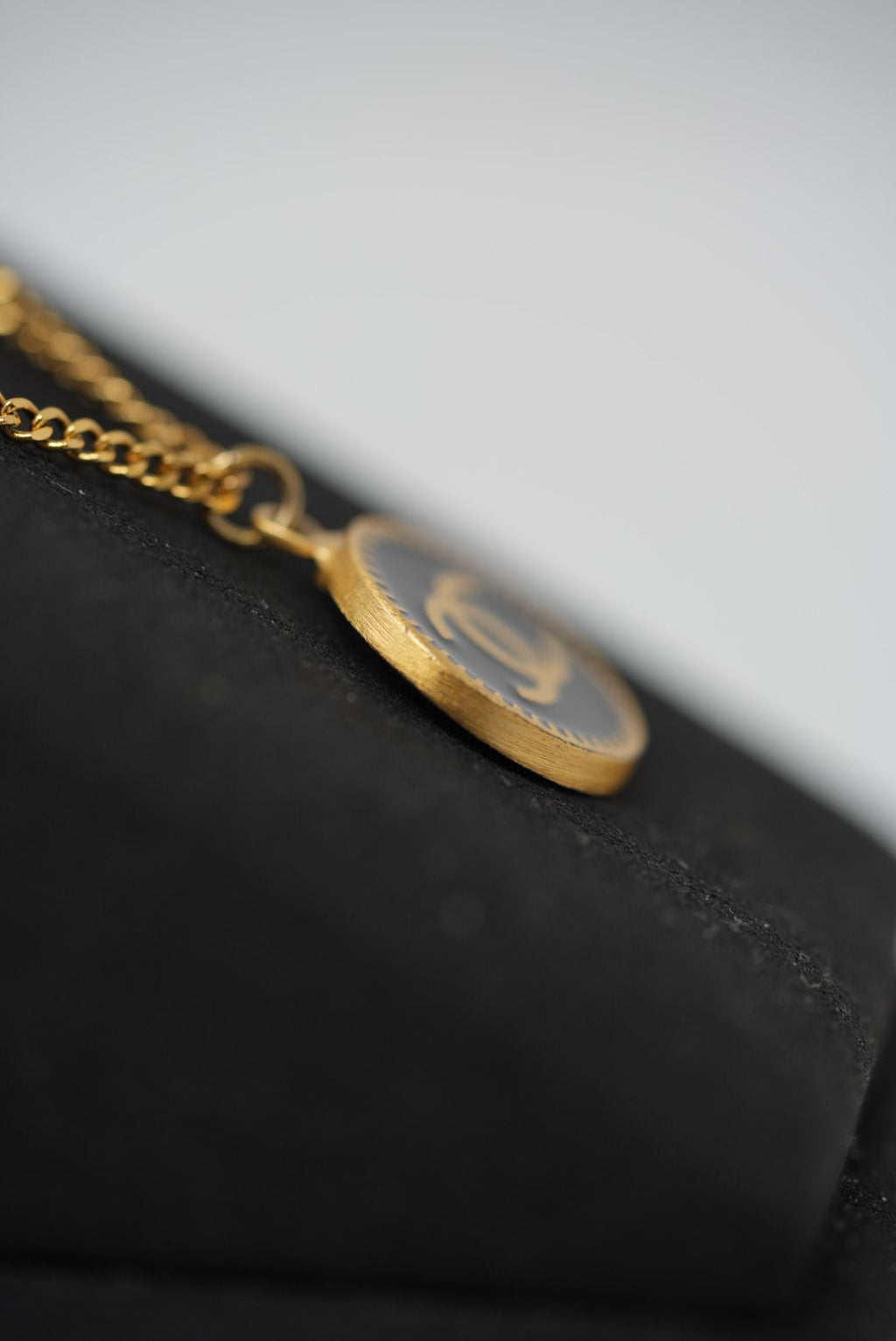 Pre-Owned Chanel 2001 Button CC Logo Necklace