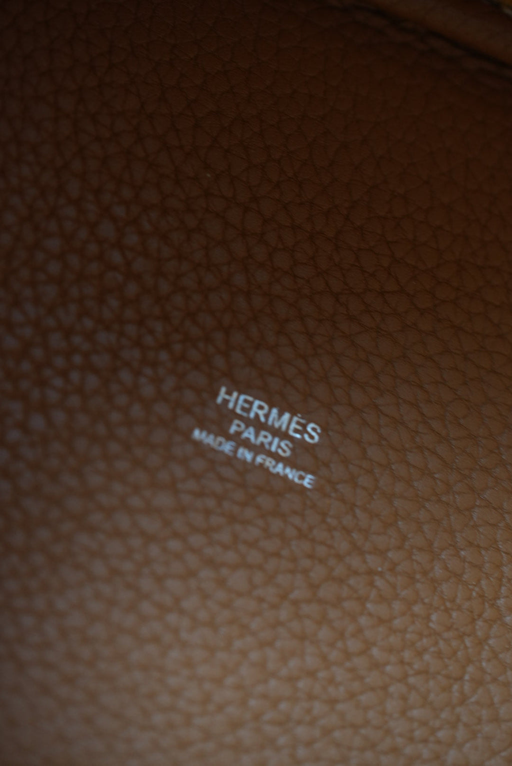 Hermès 2016 Gold Clemence Leather Picotin 18 Handbag