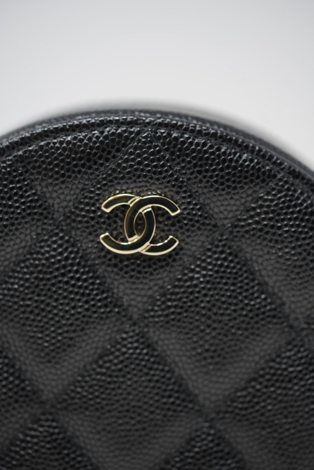 Pre-Owned Chanel 2019 Black Caviar Round Clutch With Chain