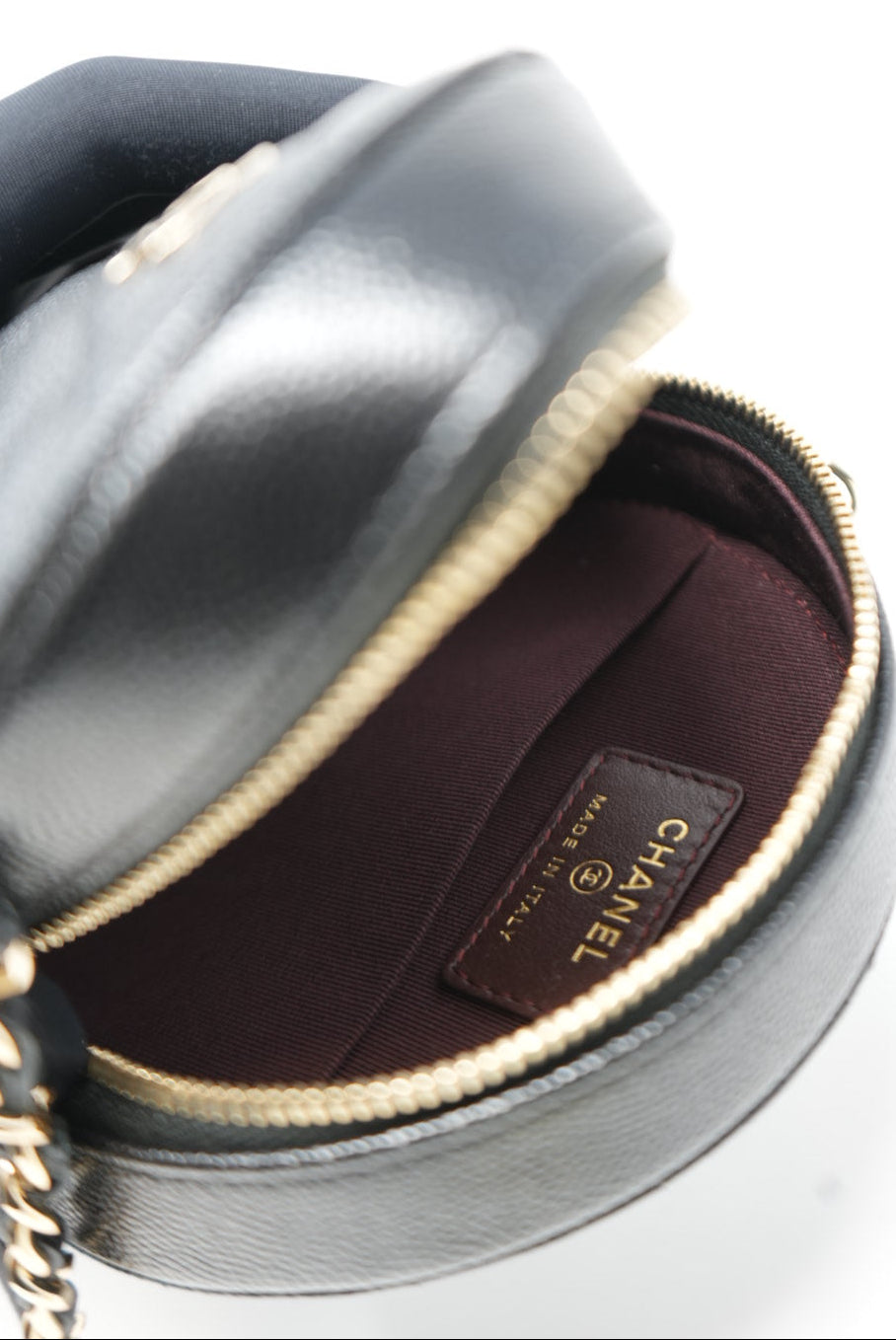 Pre-Owned Chanel 2019 Black Caviar Round Clutch With Chain