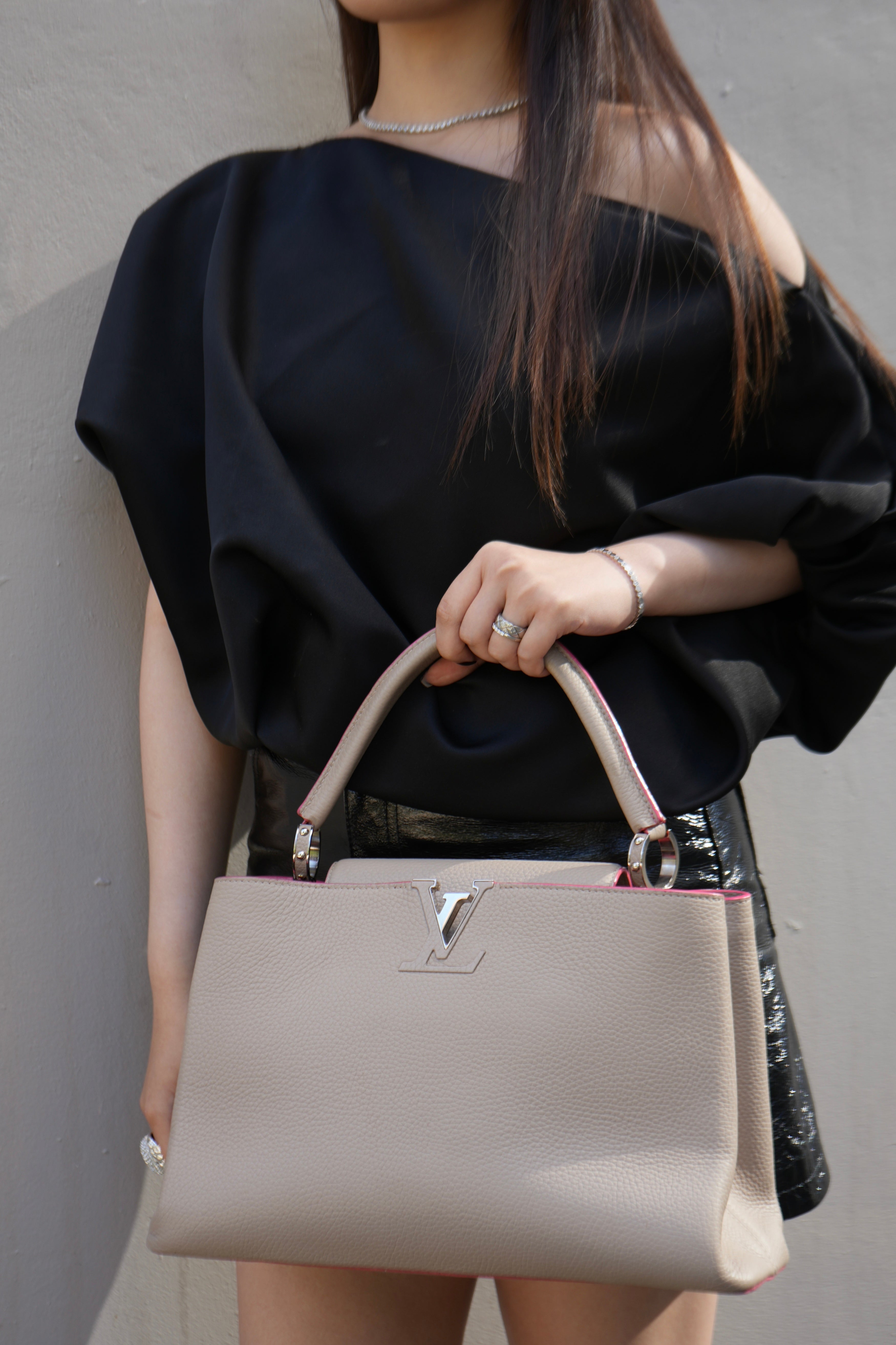 Louis Vuitton 2014 Beige Taurillon Leather Capucines MM Top Handle Bag