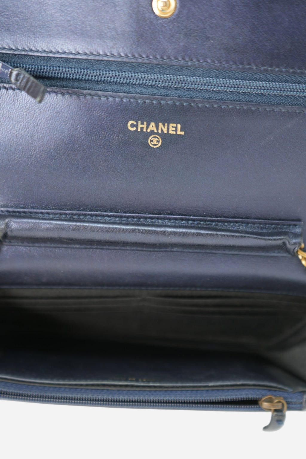 Pre-Owned Chanel 2013-2014 Navy Blue/Green Lambskin Boy Wallet On Chain