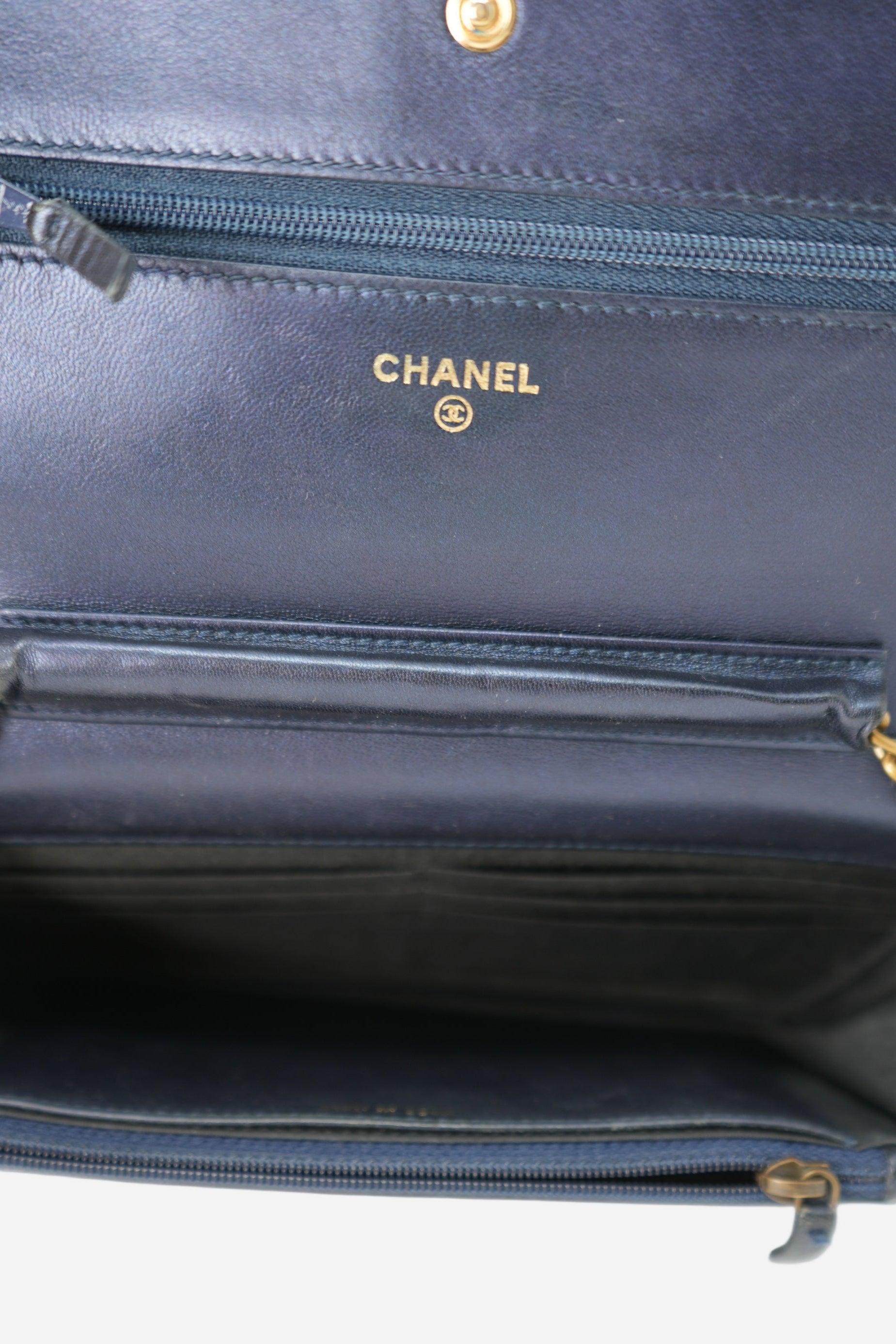 Pre-Owned Chanel 2013-2014 Navy Blue/Green Lambskin Boy Wallet On Chain
