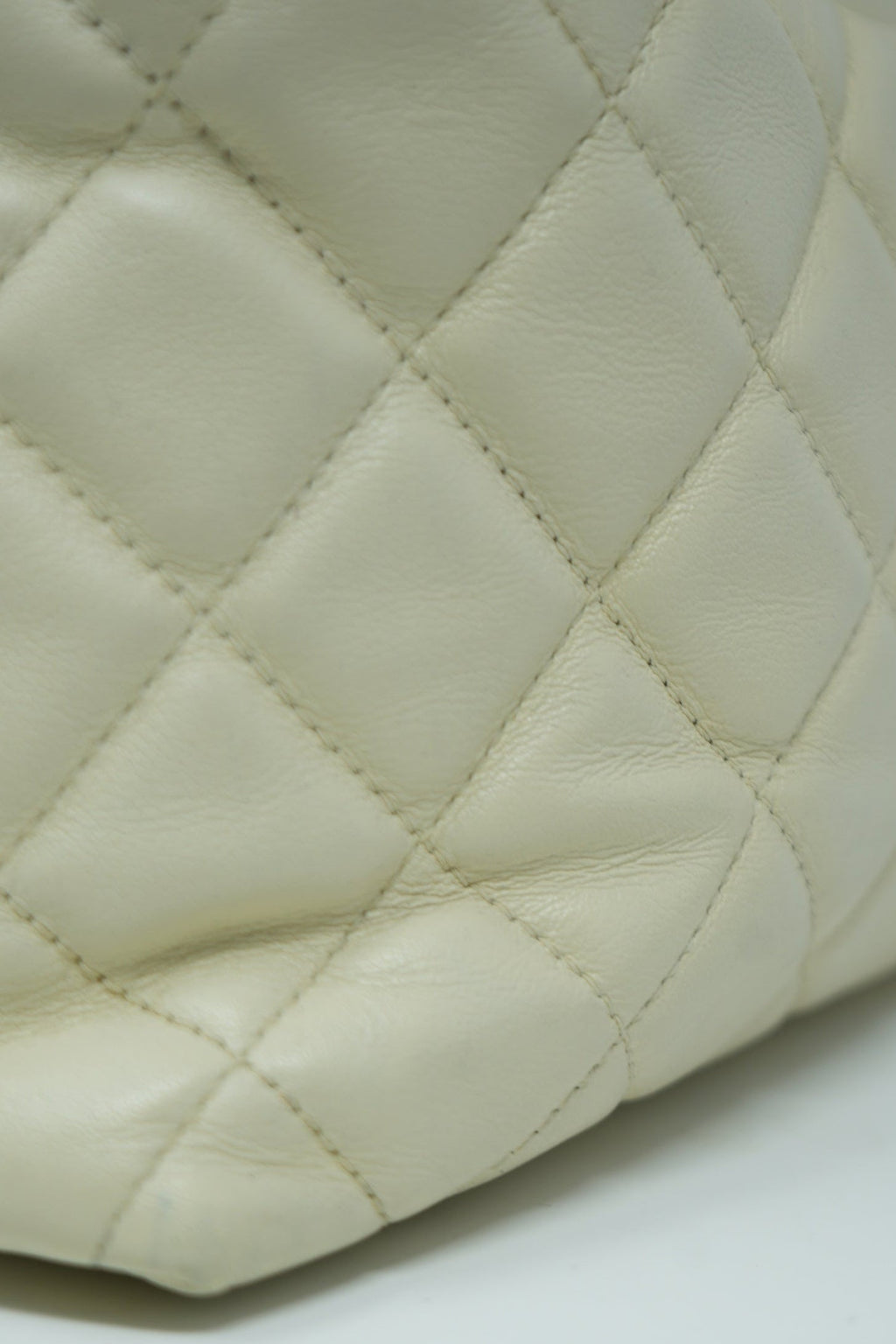 Pre-Owned Chanel 2016–2017 White Calfskin/Tweed Portobello Small Tote Bag