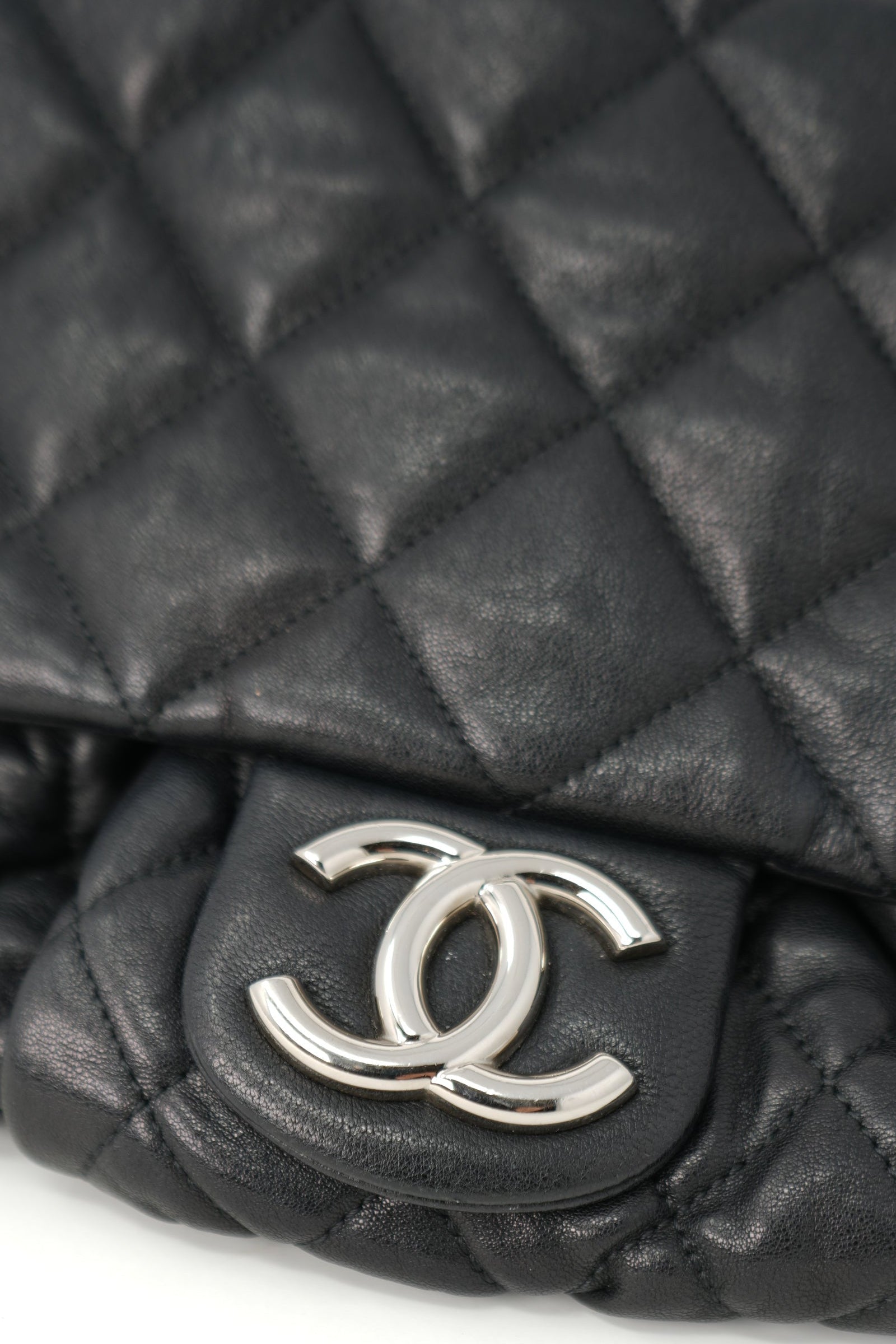 Pre-Owned Chanel 2011-2012 Black Washed Lambskin Quilted Large Chain Around Bag