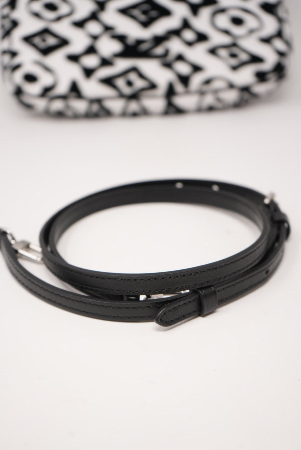 Louis Vuitton X Urs Fischer 2020 White/black Pochette Accessoires