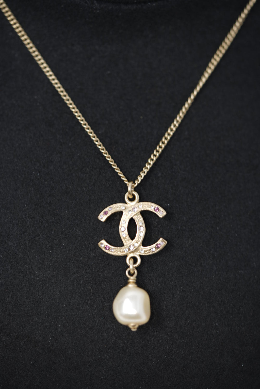 Pre-Owned Chanel Mental Resin Star CC Necklace