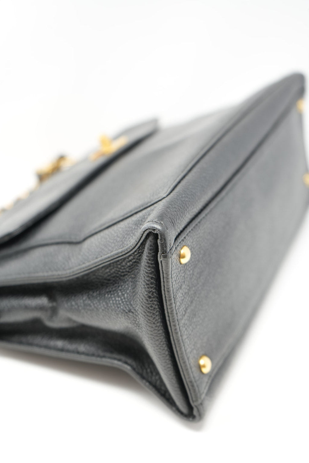 Pre-Owned Chanel Black Caviar Shoulder Bag zipper replaced