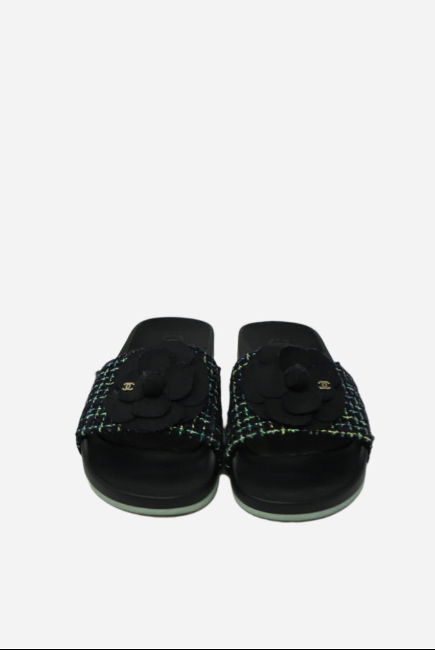 Pre-Owned Chanel Tweed Camellia Rubber Sandals