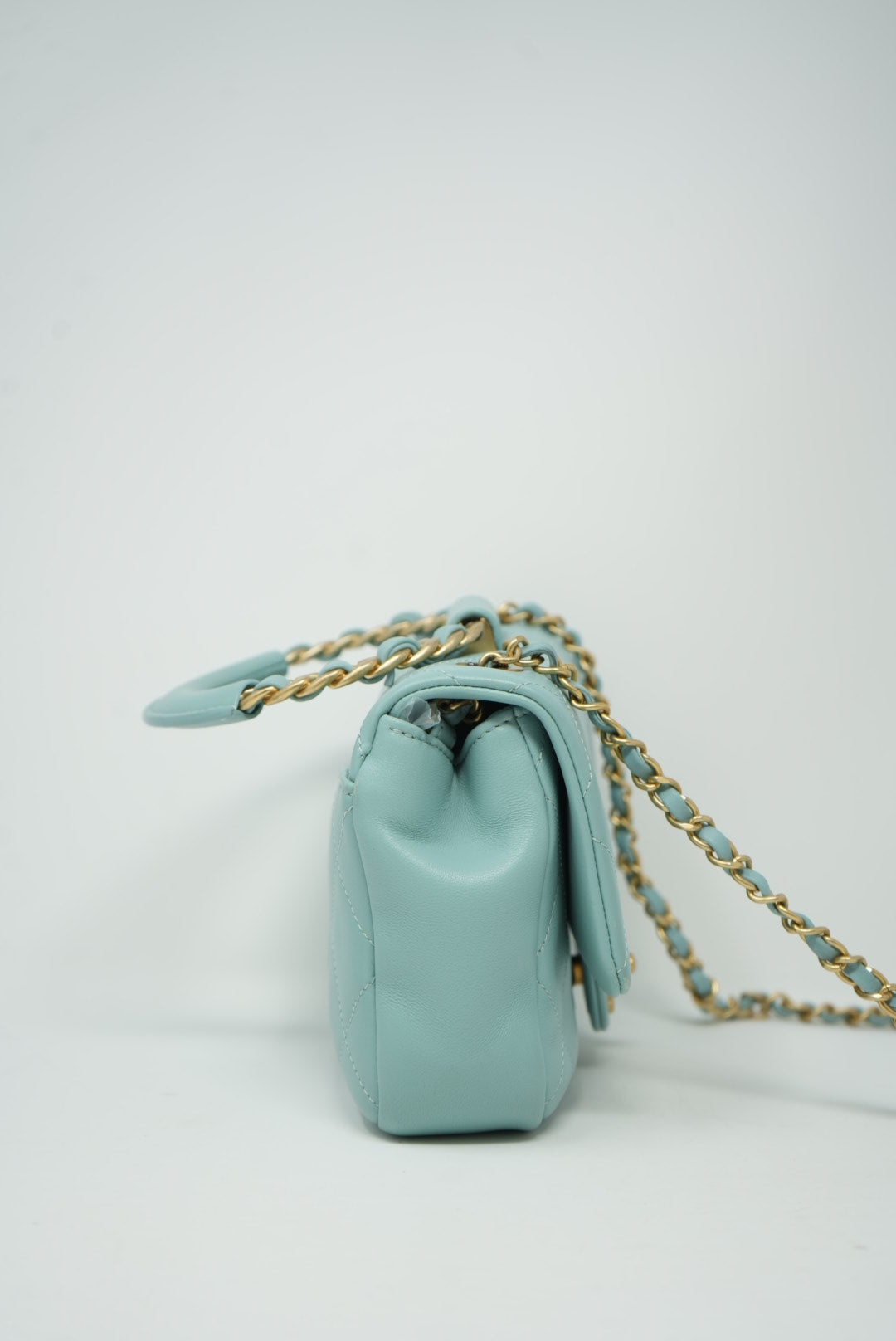 Pre-Owned CHANEL 2019 Blue Lambskin Mini Flap Handle Bag