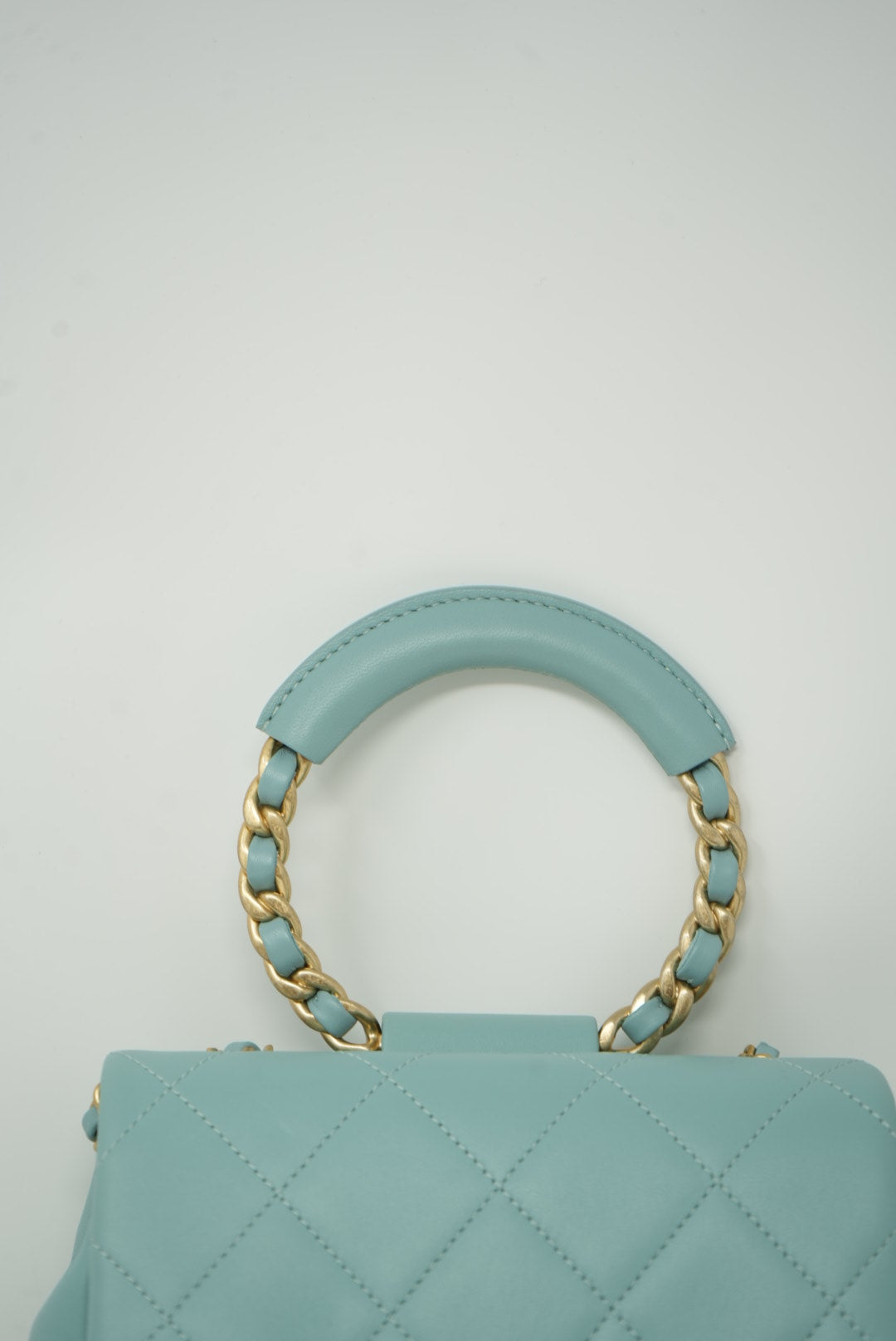 Pre-Owned CHANEL 2019 Blue Lambskin Mini Flap Handle Bag