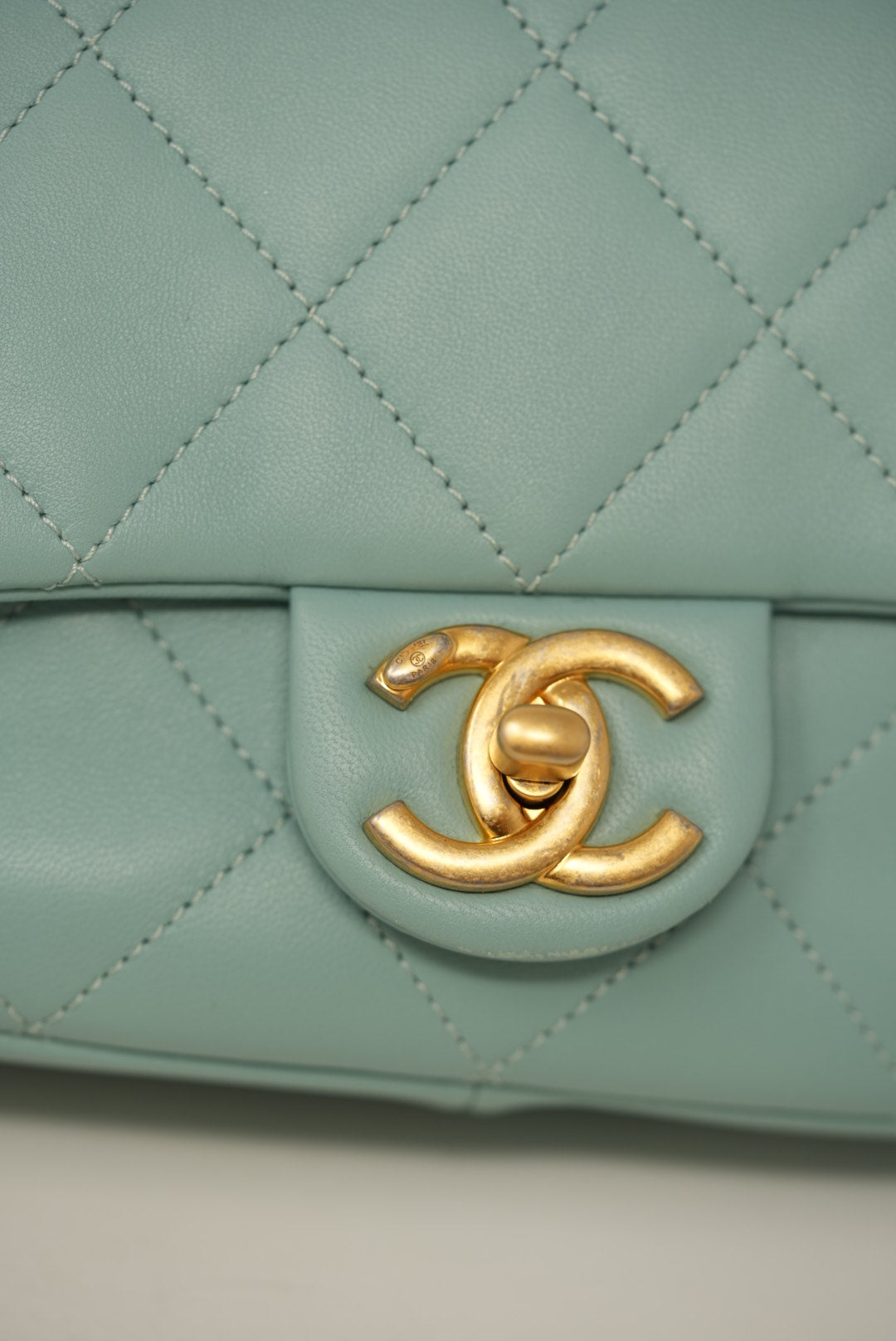 Pre-Owned CHANEL 2019 Blue Lambskin Mini Flap Handle Bag