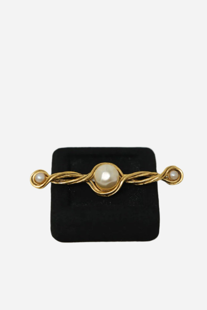 Pre-Owned Chanel Pearl Brooch