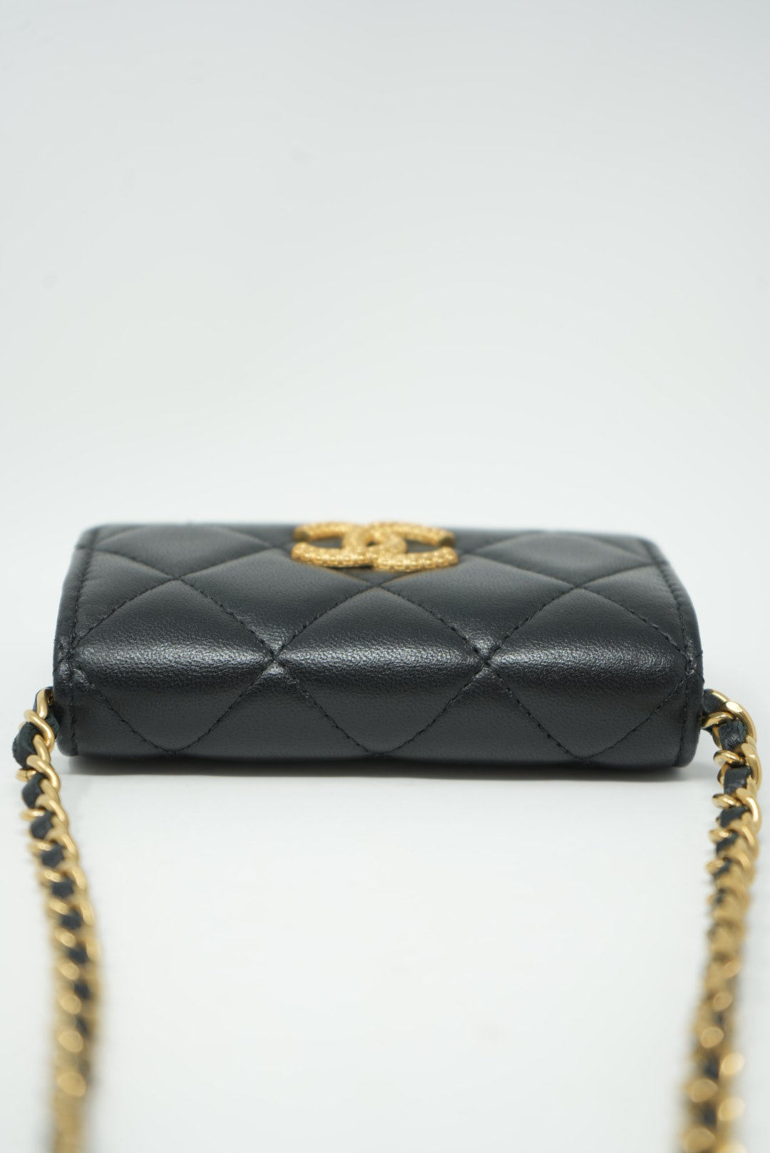 Pre-Owned Chanel 2023 Black Lambskin Card Holder With Chain