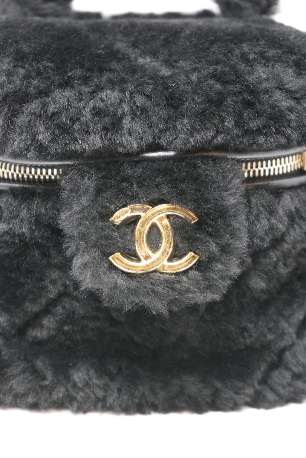 Pre-Owned Chanel 2023 Black Shearling Lambskin Quilted Vanity Case