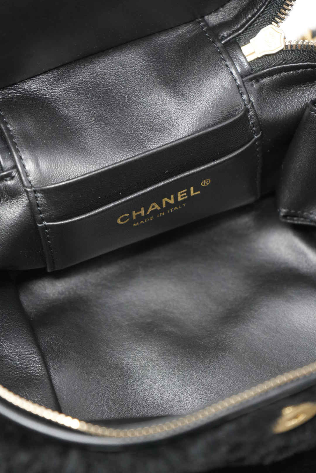 Pre-Owned Chanel 2023 Black Shearling Lambskin Quilted Vanity Case