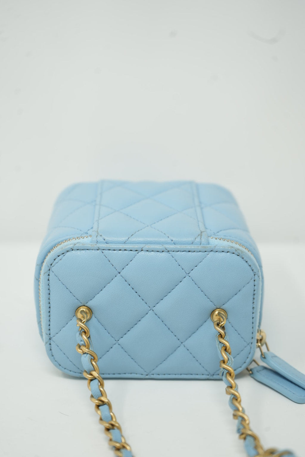 Pre-Owned Chanel SMALL VANITY WITH CHAIN Pearl Crush 2022