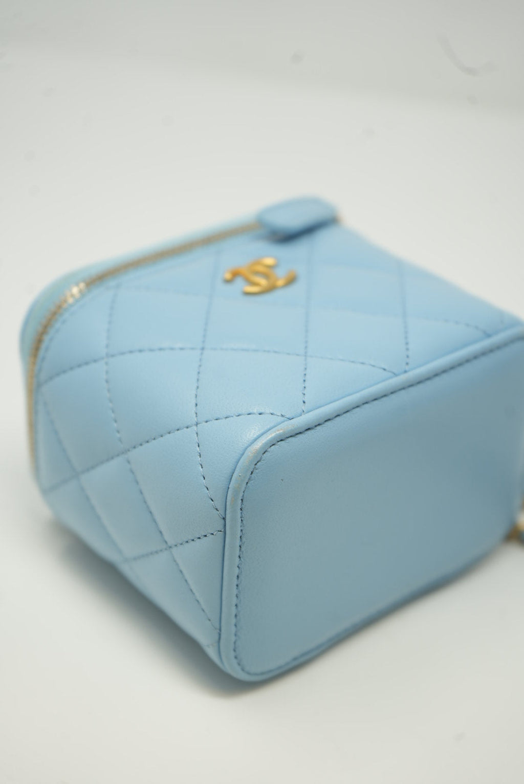 Pre-Owned Chanel SMALL VANITY WITH CHAIN Pearl Crush 2022