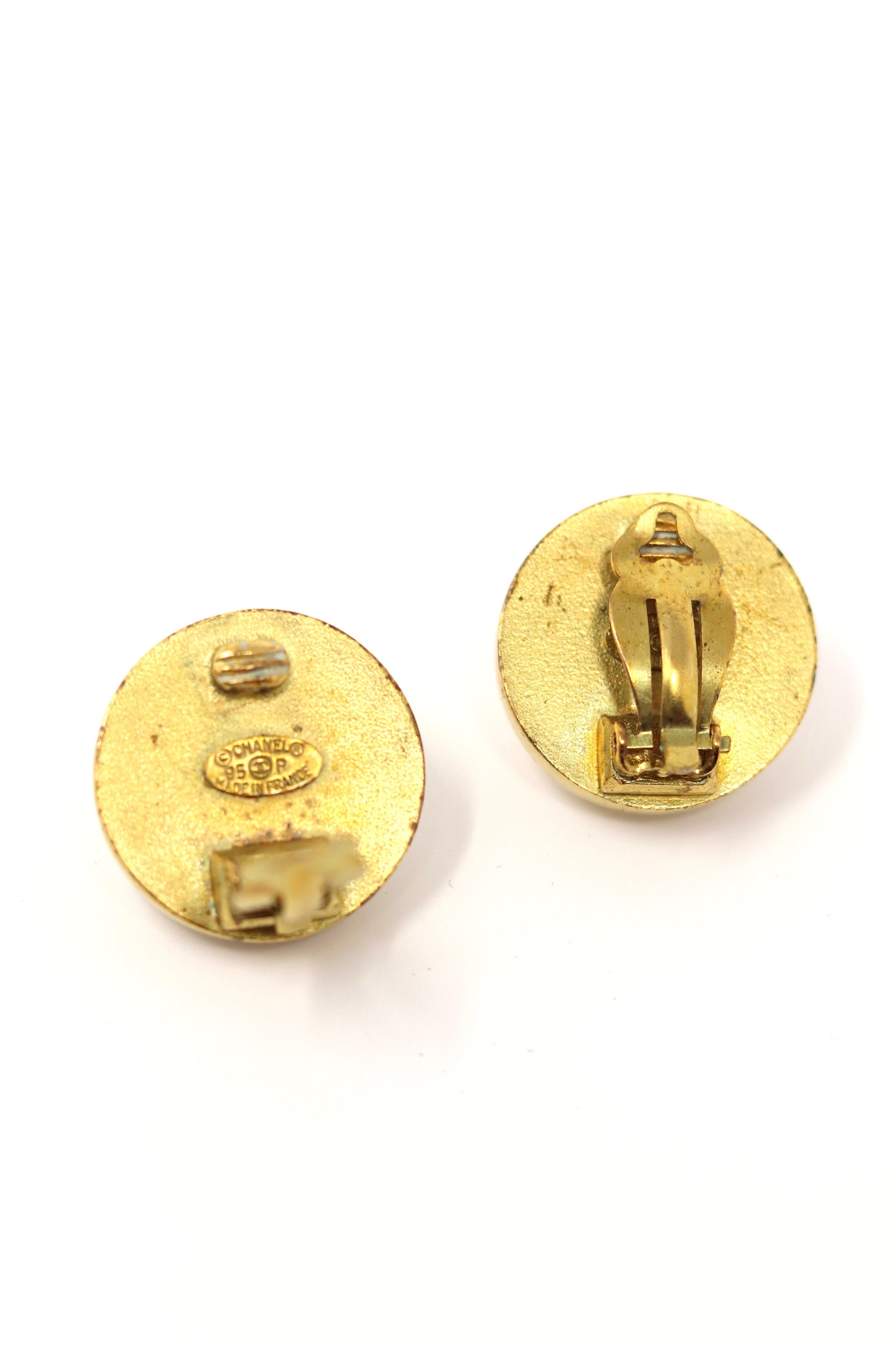 Pre-Owned Chanel Round CC Faux Pearl Earrings Clip-On