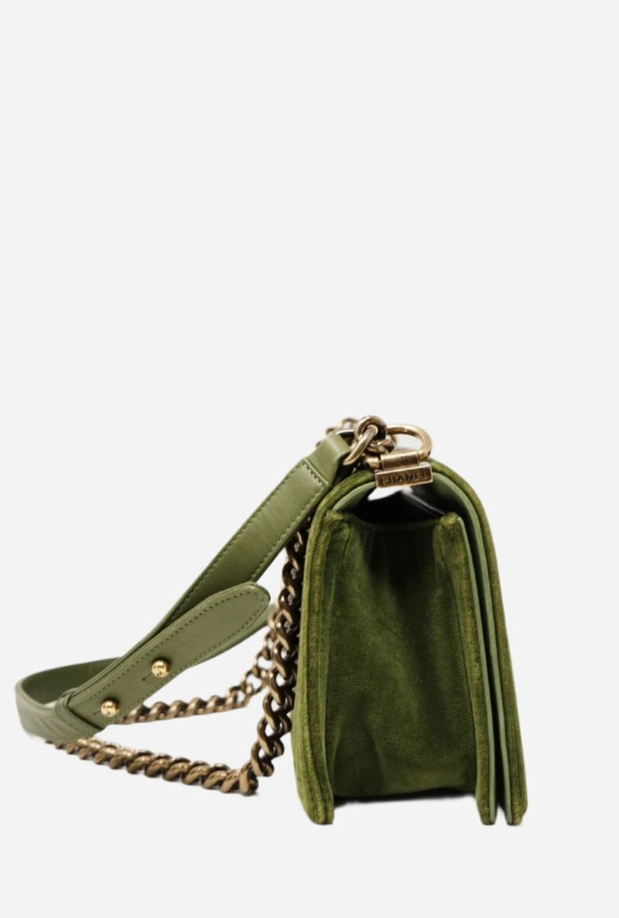 Pre-Owned Chanel Velvet Tweed Medium Boy Flap