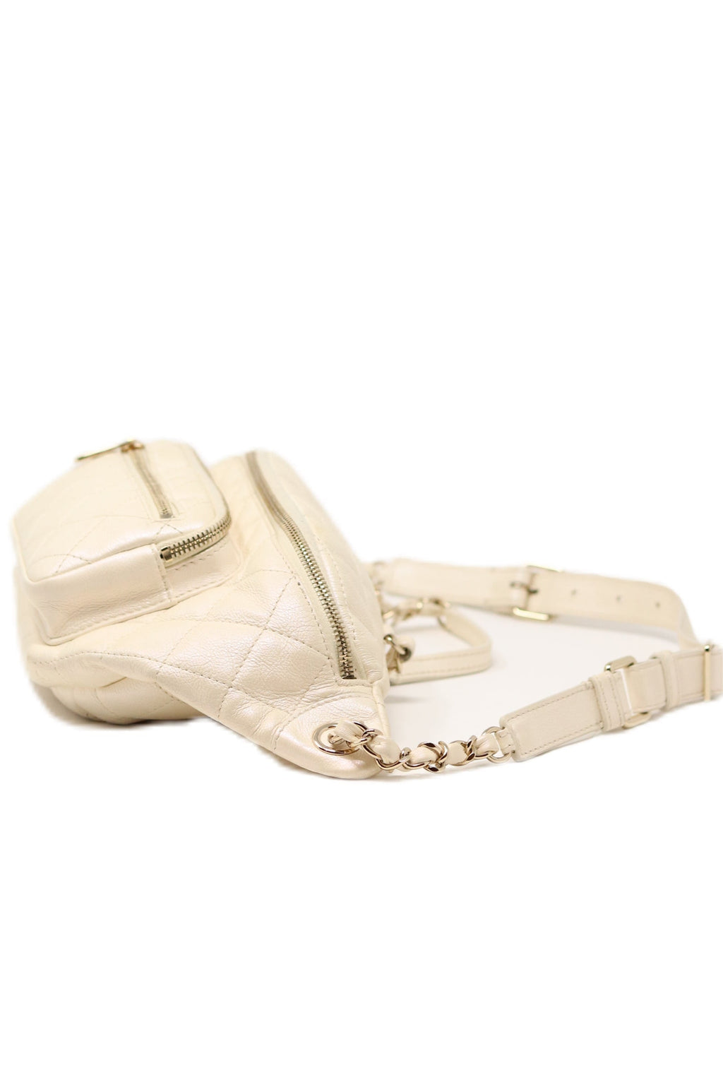 Pre-Owned Chanel 2019 White Caviar Chest Bag