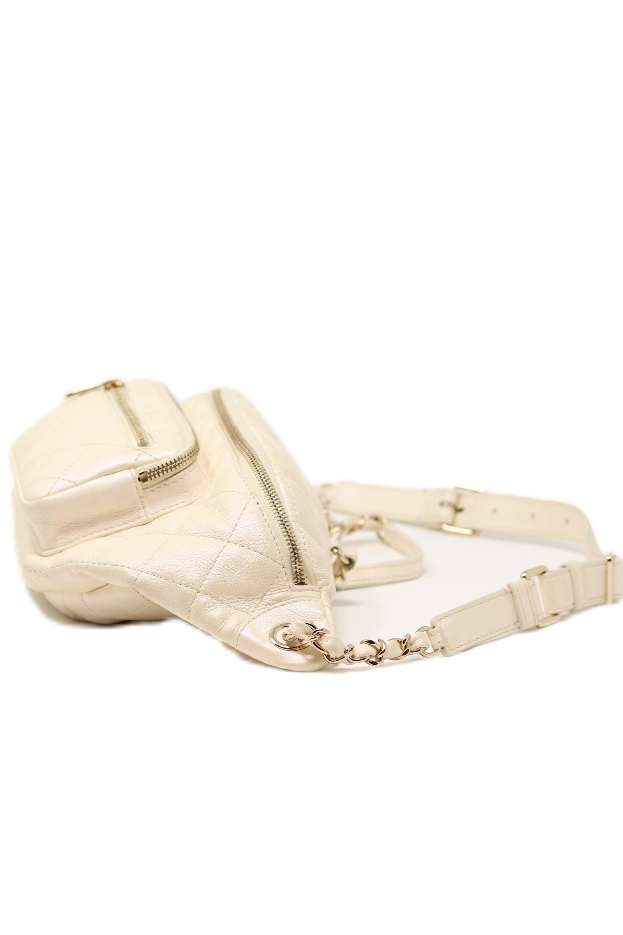 Pre-Owned Chanel 2019 White Caviar Chest Bag