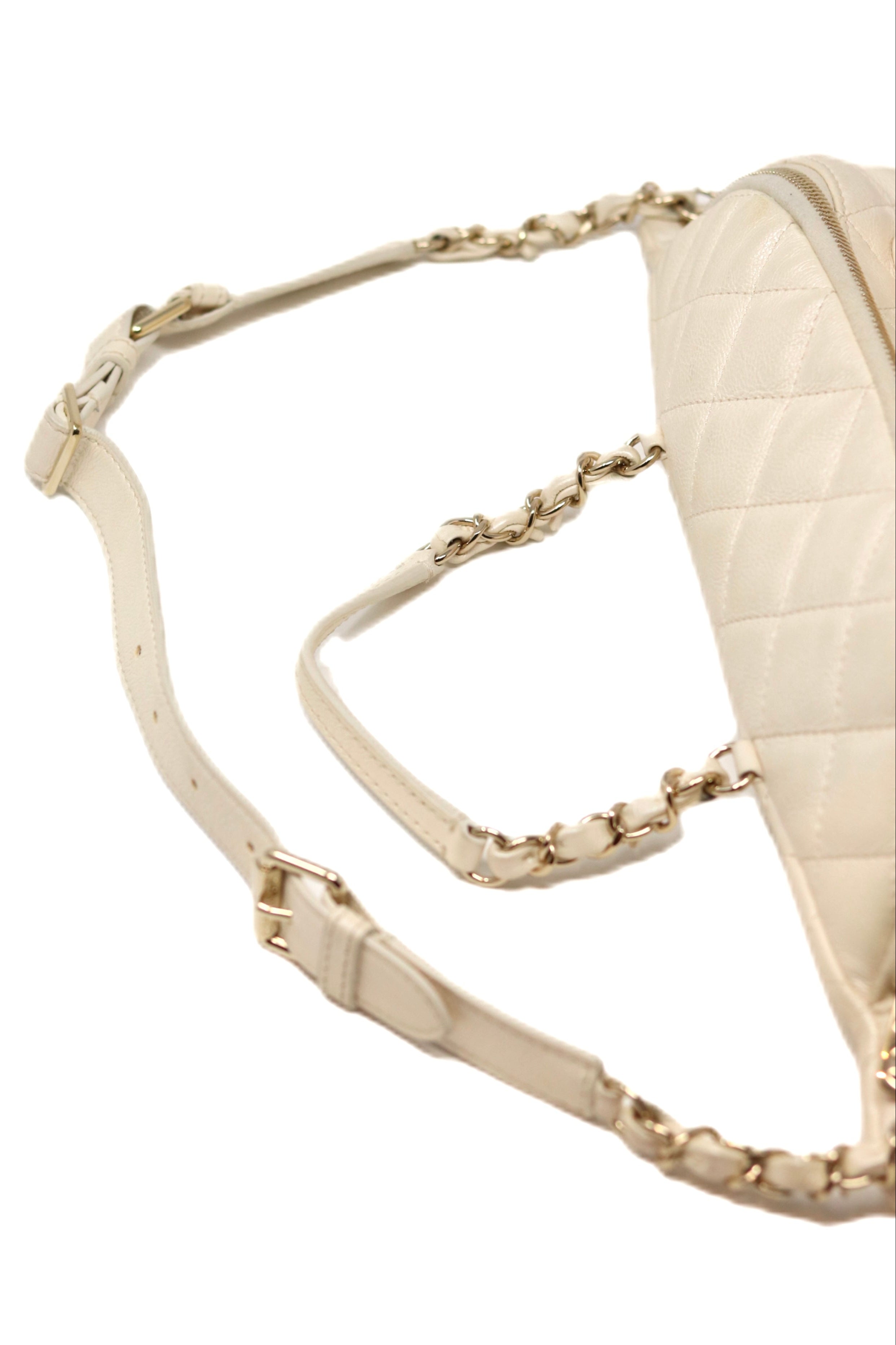 Pre-Owned Chanel 2019 White Caviar Chest Bag