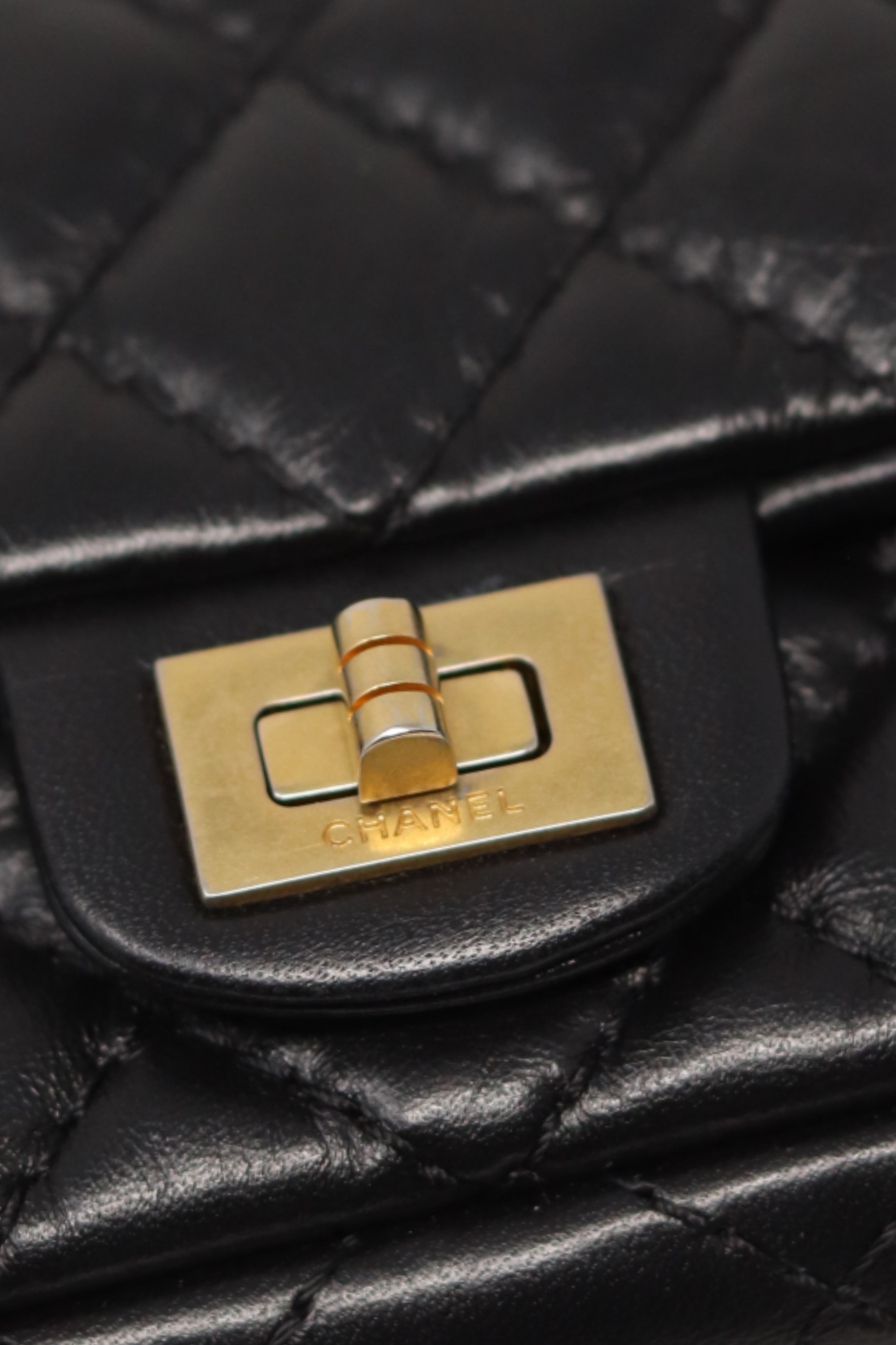 Pre-Owned Chanel 2019 Black Aged Calfskin 2.55 mini Waist Bag